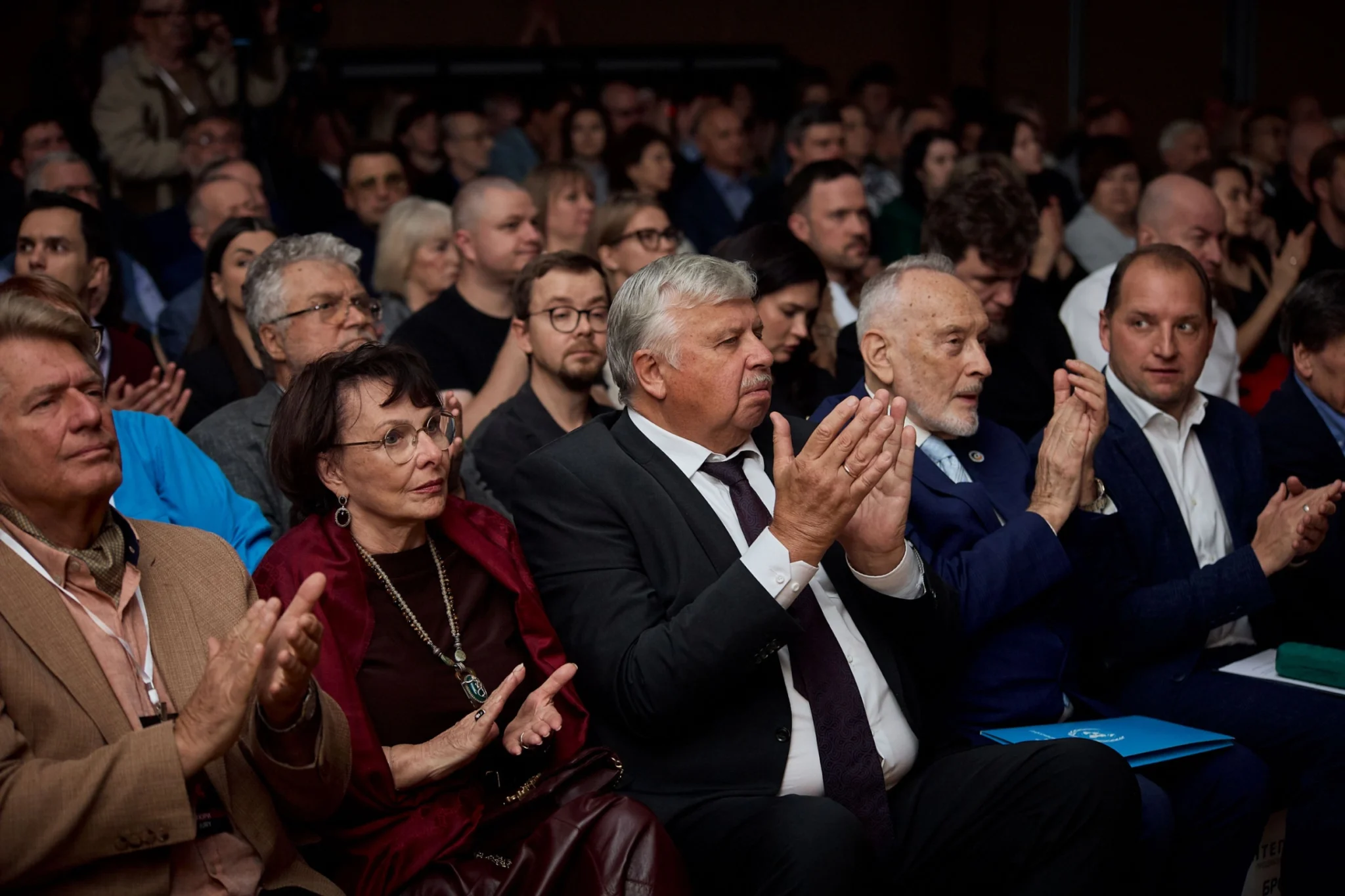 Na Otkrytii Xxi Kinofestivalya Pobedili Vmeste Chestvovali Borisa Karadzheva Za Vydayushhijsya Vklad V Dokumentalnoe Kino I Predstavili Film Krokus. Несломленные” Фото: Михаил Денисов
