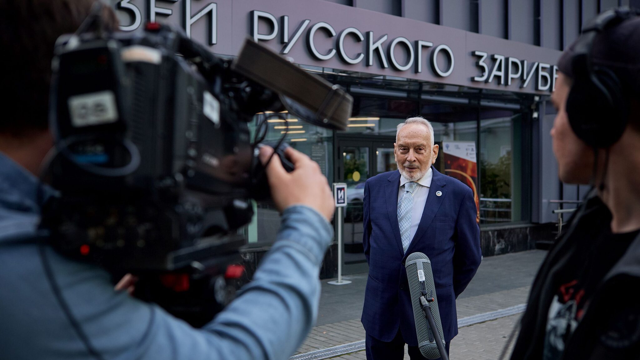 Na Otkrytii Xxi Kinofestivalya Pobedili Vmeste Chestvovali Borisa Karadzheva Za Vydayushhijsya Vklad V Dokumentalnoe Kino I Predstavili Film Krokus. Несломленные” Фото: Михаил Денисов