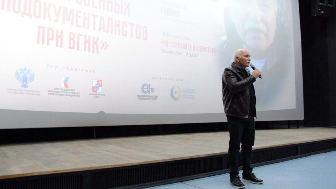 Pravda Na Vojne – Silnejshee Oruzhie Rezhisser Valerij Timoshhenko Rasskazal O Rabote Voennyh Dokumentalistov Na Tvorcheskom Vechere V Sochinskom Kinoteatre Rodina Фото: Олег Снигирев
