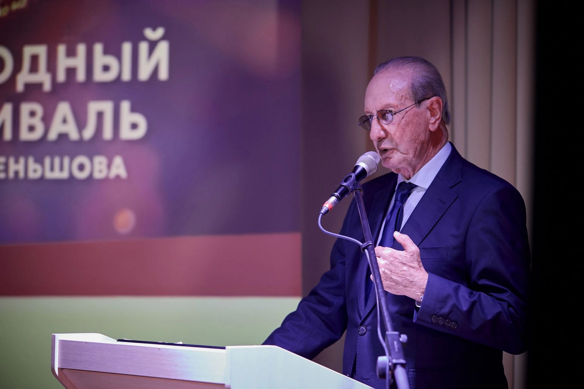 Na Otkrytii Xxi Kinofestivalya Pobedili Vmeste Chestvovali Borisa Karadzheva Za Vydayushhijsya Vklad V Dokumentalnoe Kino I Predstavili Film Krokus. Несломленные”